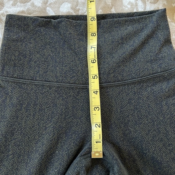 Lululemon Wunder Under Hi-Rise 7/8 Tight in Olive & Black Irregular Denim Twill - Picture 8 of 16